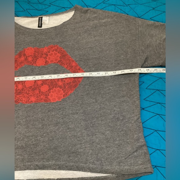 EUC Brand: Divided Grey top with‎ Red Lips - Picture 3 of 5